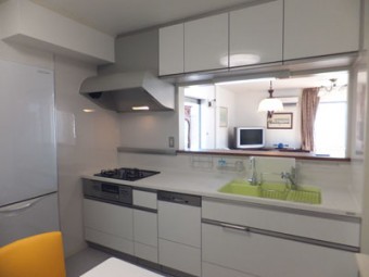 オープンカウンターで開放的なキッチンに オープンカウンターで開放的なキッチンに